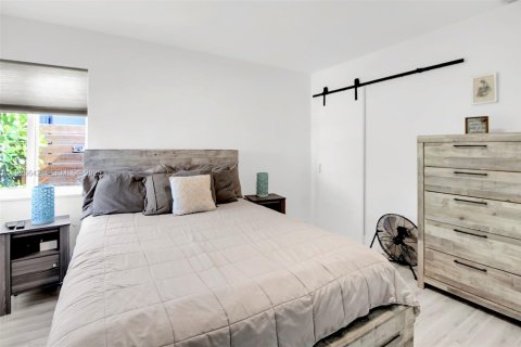 House in Oakland Park, Florida 3 bedrooms, 95.32 sq.m. № 1985765 - photo 15