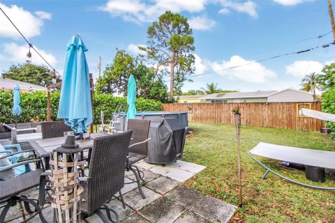 House in Oakland Park, Florida 3 bedrooms, 95.32 sq.m. № 1985765 - photo 8