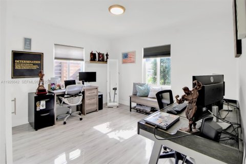 House in Oakland Park, Florida 3 bedrooms, 95.32 sq.m. № 1985765 - photo 11