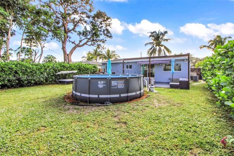 House in Oakland Park, Florida 3 bedrooms, 95.32 sq.m. № 1985765 - photo 10