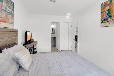 House in Oakland Park, Florida 3 bedrooms, 95.32 sq.m. № 1985765 - photo 23