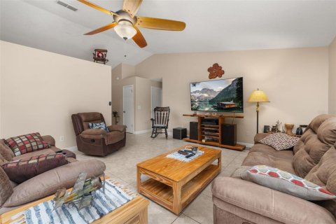 House in Orlando, Florida 3 bedrooms, 133.97 sq.m. № 1805007 - photo 11