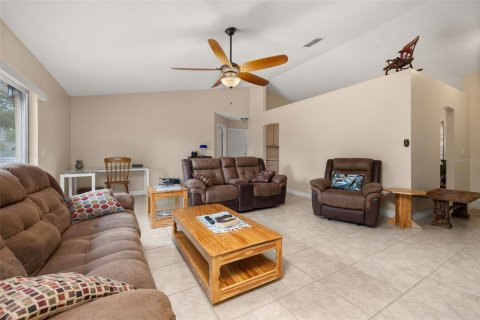 House in Orlando, Florida 3 bedrooms, 133.97 sq.m. № 1805007 - photo 13