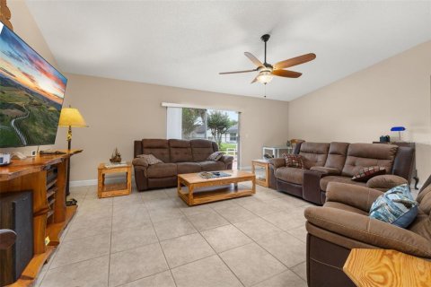 House in Orlando, Florida 3 bedrooms, 133.97 sq.m. № 1805007 - photo 12