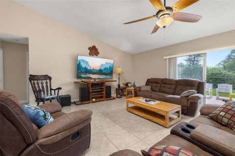 House in Orlando, Florida 3 bedrooms, 133.97 sq.m. № 1805007 - photo 10