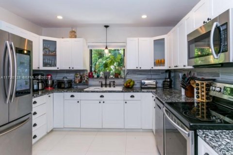 Villa ou maison à louer à Miami Shores, Floride: 3 chambres, 187.66 m2 № 1977321 - photo 17