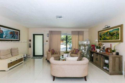 Villa ou maison à louer à Miami Shores, Floride: 3 chambres, 187.66 m2 № 1977321 - photo 14