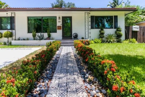 Villa ou maison à louer à Miami Shores, Floride: 3 chambres, 187.66 m2 № 1977321 - photo 6