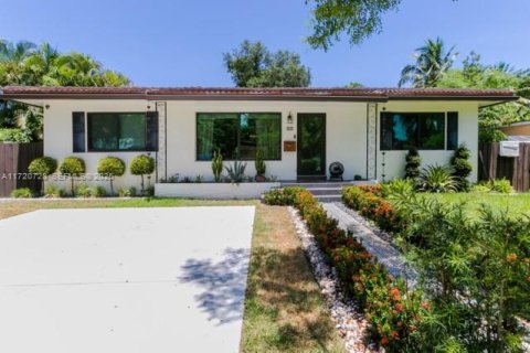 Villa ou maison à louer à Miami Shores, Floride: 3 chambres, 187.66 m2 № 1977321 - photo 4