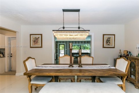 Villa ou maison à louer à Miami Shores, Floride: 3 chambres, 187.66 m2 № 1977321 - photo 15
