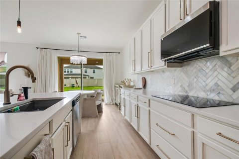 House in Kissimmee, Florida 5 bedrooms, 324.88 sq.m. № 2409977 - photo 26