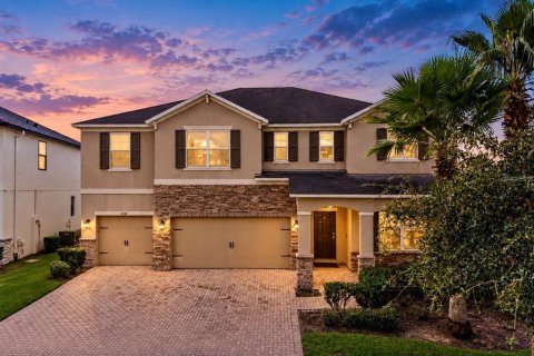 House in Kissimmee, Florida 5 bedrooms, 324.88 sq.m. № 2409977