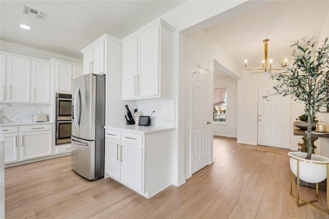 House in Kissimmee, Florida 5 bedrooms, 324.88 sq.m. № 2409977 - photo 11