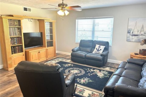 Condo in Gainesville, Florida, 2 bedrooms  № 1746918 - photo 9