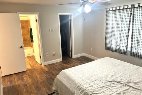 Condo in Gainesville, Florida, 2 bedrooms  № 1746918 - photo 17