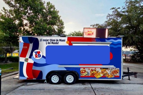 Propiedad comercial en Miami Gardens, Florida № 2028290