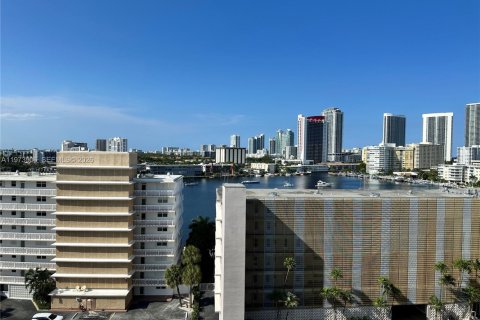 Condominio en alquiler en Hallandale Beach, Florida, 2 dormitorios, 139.35 m2 № 2033526 - foto 24