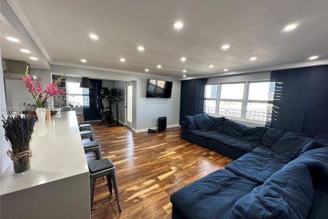 Condominio en alquiler en Hallandale Beach, Florida, 2 dormitorios, 139.35 m2 № 2033526 - foto 6