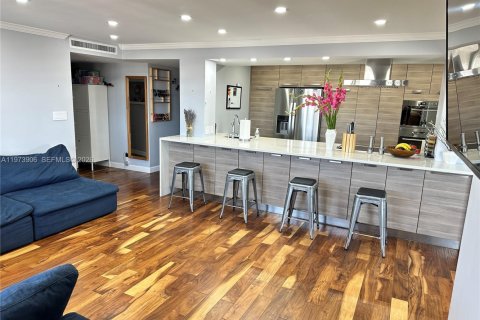 Condominio en Hallandale Beach, Florida, 2 dormitorios  № 2033526