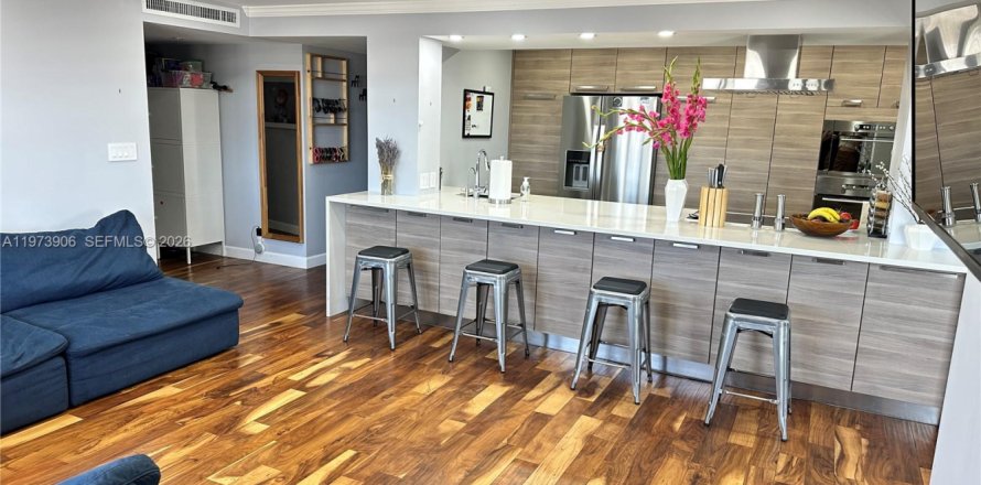 Condominio en Hallandale Beach, Florida, 2 dormitorios  № 2033526