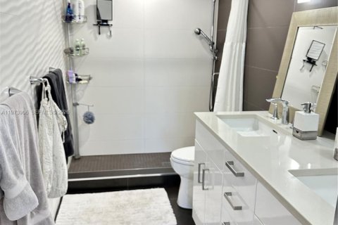 Condominio en alquiler en Hallandale Beach, Florida, 2 dormitorios, 139.35 m2 № 2033526 - foto 30
