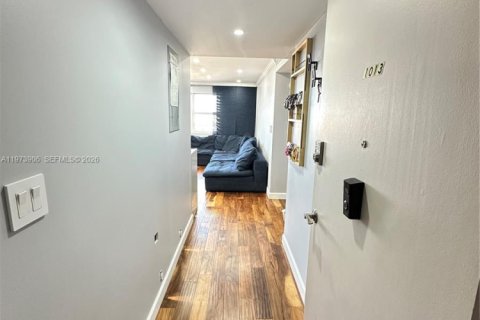 Condominio en alquiler en Hallandale Beach, Florida, 2 dormitorios, 139.35 m2 № 2033526 - foto 16