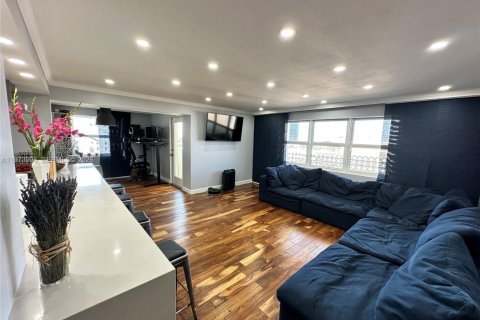 Condominio en alquiler en Hallandale Beach, Florida, 2 dormitorios, 139.35 m2 № 2033526 - foto 20