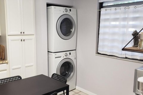 Condominio en alquiler en Bradenton, Florida, 2 dormitorios, 130.81 m2 № 988763 - foto 4