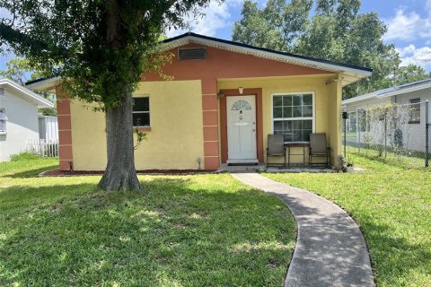 House in Saint Petersburg, Florida 2 bedrooms, 83.89 sq.m. № 1722240 - photo 1