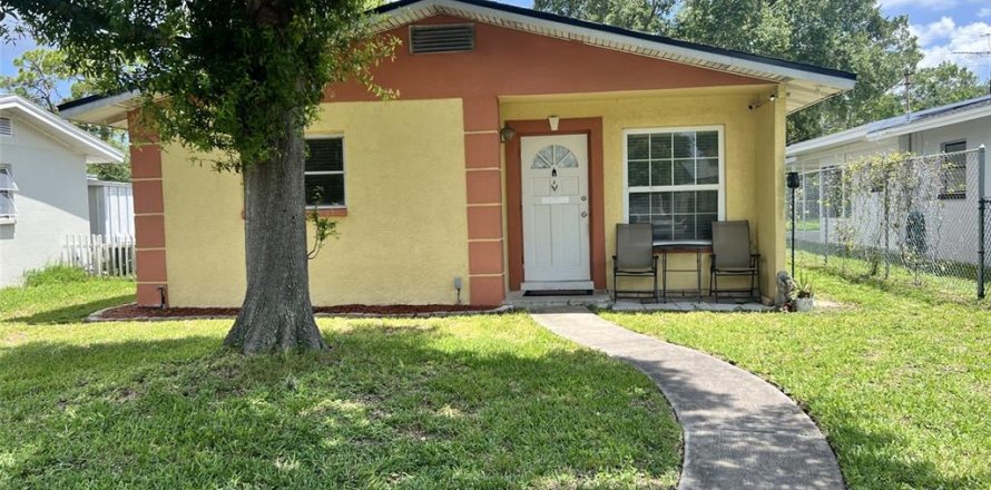 House in Saint Petersburg, Florida 2 bedrooms, 83.89 sq.m. № 1722240