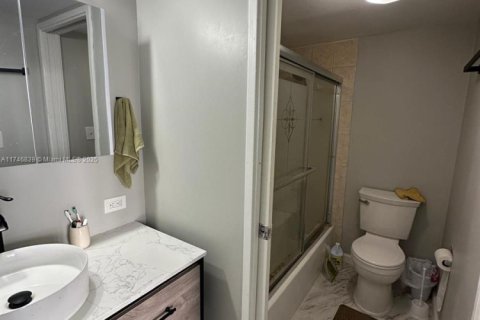 Condo in Sunny Isles Beach, Florida, 3 bedrooms  № 1738317 - photo 21