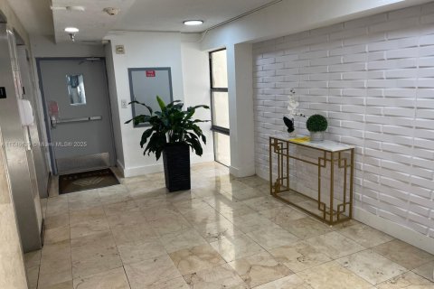 Condo in Sunny Isles Beach, Florida, 3 bedrooms  № 1738317 - photo 27