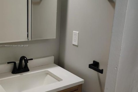 Condo in Sunny Isles Beach, Florida, 3 bedrooms  № 1738317 - photo 25