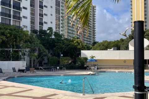 Condo in Sunny Isles Beach, Florida, 3 bedrooms  № 1738317 - photo 30