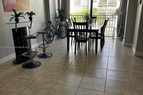 Condo in Sunny Isles Beach, Florida, 3 bedrooms  № 1738317 - photo 7