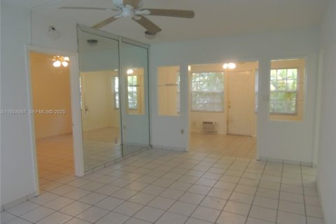 Copropriété à louer à Miami Beach, Floride: 1 chambre, 66.43 m2 № 1982899 - photo 8