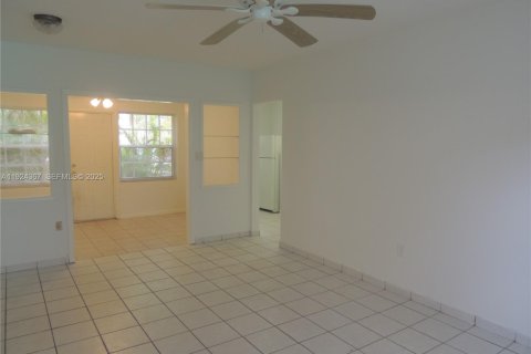 Copropriété à louer à Miami Beach, Floride: 1 chambre, 66.43 m2 № 1982899 - photo 9