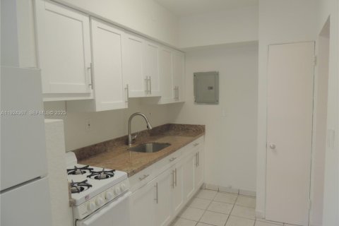 Copropriété à louer à Miami Beach, Floride: 1 chambre, 66.43 m2 № 1982899 - photo 2