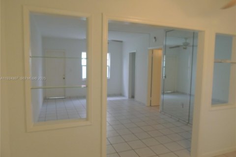 Copropriété à louer à Miami Beach, Floride: 1 chambre, 66.43 m2 № 1982899 - photo 4