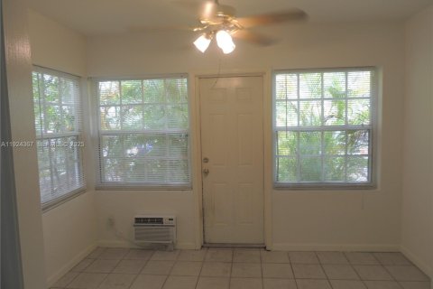 Copropriété à louer à Miami Beach, Floride: 1 chambre, 66.43 m2 № 1982899 - photo 1
