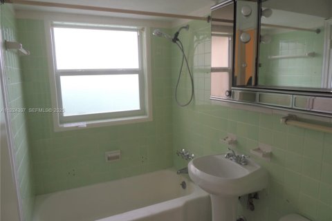 Copropriété à louer à Miami Beach, Floride: 1 chambre, 66.43 m2 № 1982899 - photo 12