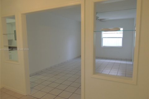 Copropriété à louer à Miami Beach, Floride: 1 chambre, 66.43 m2 № 1982899 - photo 5