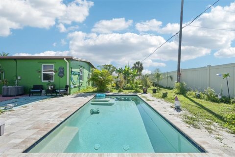 Casa en venta en Port Charlotte, Florida, 2 dormitorios, 103.68 m2 № 1910724 - foto 24