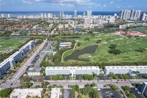 Купить кондоминиум в Халландейл-Бич, Флорида 1 спальня, 67.82м2, № 2066300 - фото 3