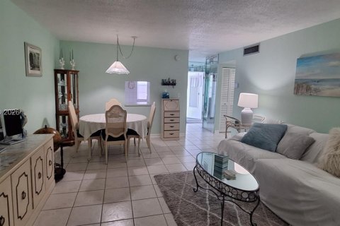 Купить кондоминиум в Халландейл-Бич, Флорида 1 спальня, 67.82м2, № 2066300 - фото 10