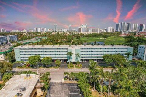 Кондоминиум с 1 спальней в Халландейл-Бич, Флорида № 2066300