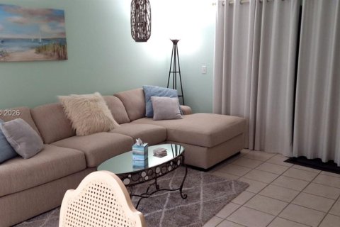 Купить кондоминиум в Халландейл-Бич, Флорида 1 спальня, 67.82м2, № 2066300 - фото 14