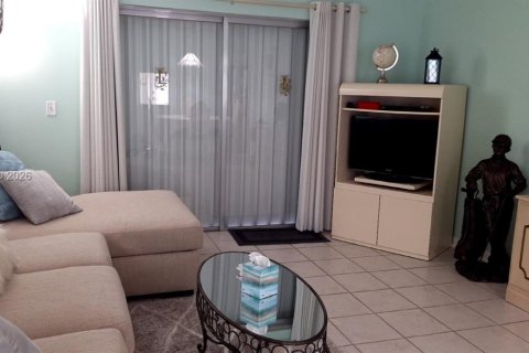 Купить кондоминиум в Халландейл-Бич, Флорида 1 спальня, 67.82м2, № 2066300 - фото 15