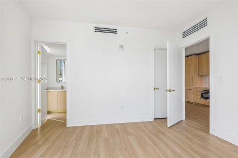 Copropriété à vendre à Miami, Floride: 2 chambres № 2400718 - photo 13