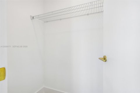 Copropriété à vendre à Miami, Floride: 2 chambres № 2400718 - photo 18